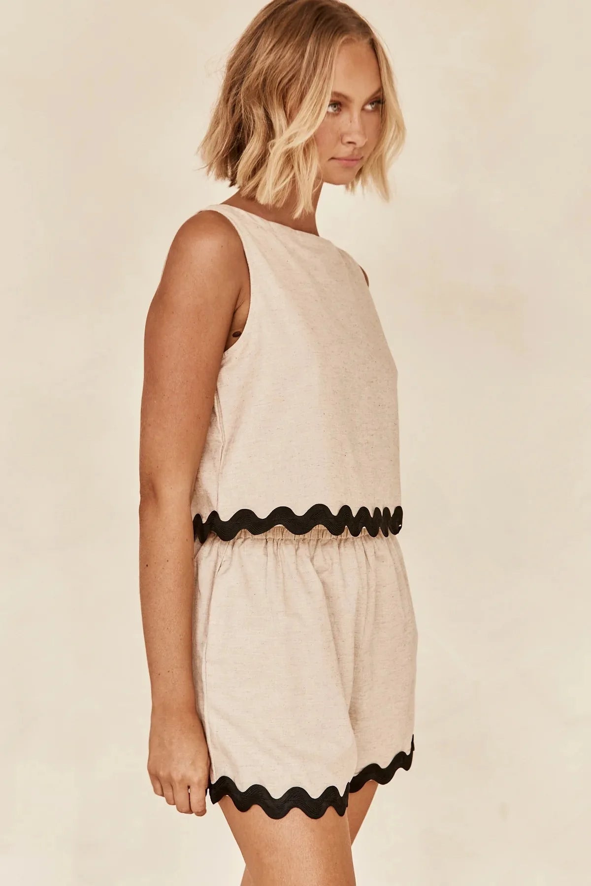 Camille | Ensemble débardeur et short avec finitions ondulées pour femme