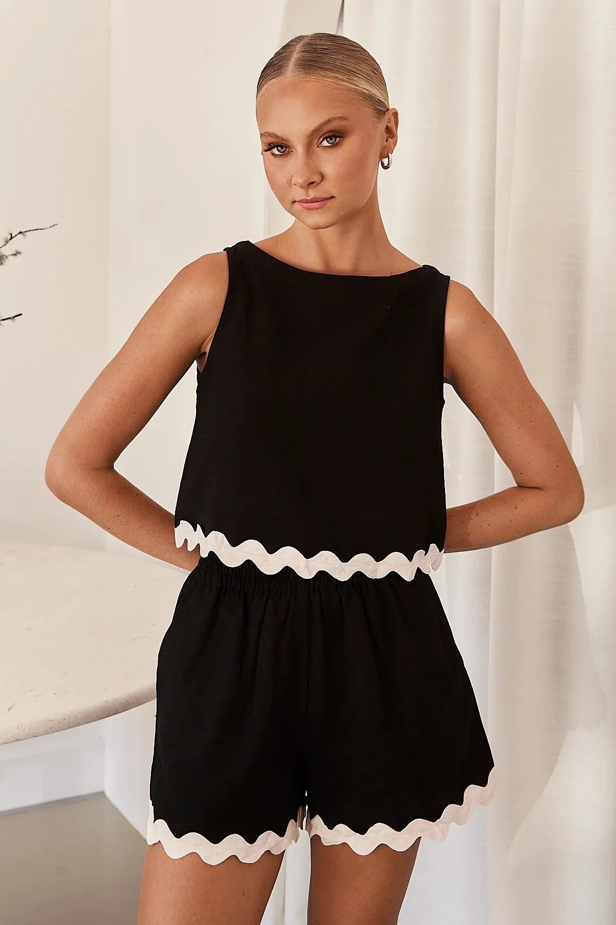 Camille | Ensemble débardeur et short avec finitions ondulées pour femme